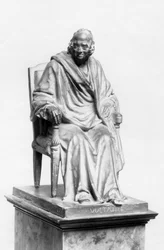 Figura sentada de Voltaire