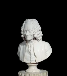 Busto de François Marie Arouet de Voltaire, conocido como Voltaire (1694-1778). Escultura de mármol por Jean Antoine Houdon (1741-1828) 1778. París, Museo del Louvre