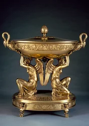 Sopera de plata dorada