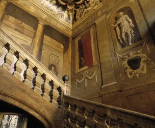Arquitectura barroca: escalera pintada en trampantojo (siglo XVII). Hotel de Chateaurenard. Aix en Provence, Bouches du Rhone.