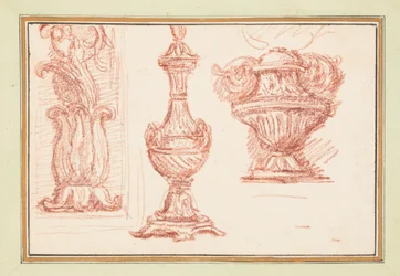 Dos urnas y un detalle ornamental