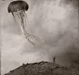 Cometa surrealista con forma de medusa