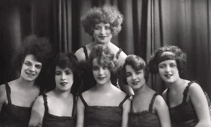 Un grupo de danza o teatro