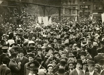 Multitud en Union Square en reunión por el sufragio, c.1905-11