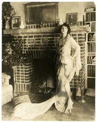 Mary Young, c.1905-40