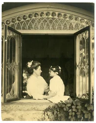 Sra. Ernest Thompson Seton y su hija Ann