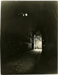 Patchin Place de noche, Greenwich Village, Nueva York, EE.UU., c.1905-20