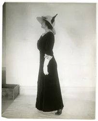 Forma correcta de pararse al caminar, c.1905-18