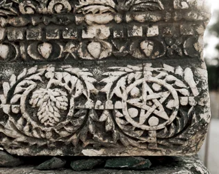 (detalle) de capitel mostrando la estrella de David, siglo II-III