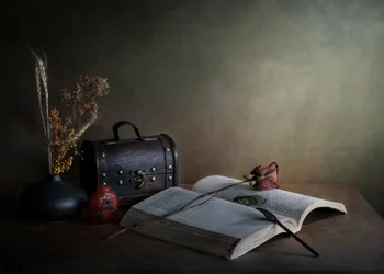Rosa seca y libro