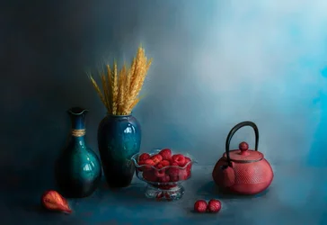 Naturaleza muerta rústica con frutos del bosque