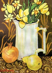 Tulipanes y narcisos en una jarra blanca, con textiles, granada y pera
