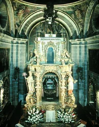 Monumento funerario en la Capilla de San Segundo