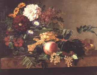 Flores y frutas en una mesa de mármol