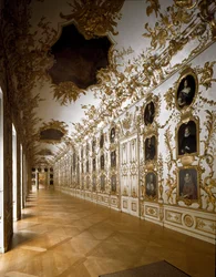 Vista del interior del palacio real decorado por Johann Baptist Zimmermann