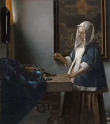 Mujer sosteniendo una balanza