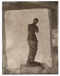 Sin título [Naturaleza muerta con una estatuilla de la Venus de Milo], 1852-53