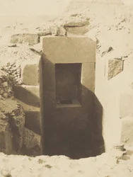 Pirámides de Gizeh, Trabajos de M. Mariette, Puerta de Granito Descubierta a la Izquierda de la Excavación del Esfinge