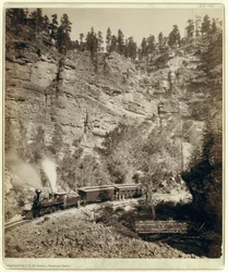 Tren pasando por Elk Canyon