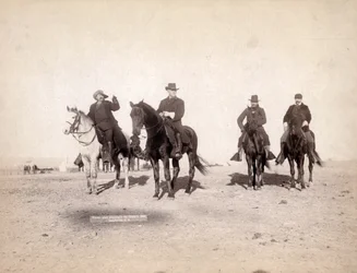Observando el campamento indio hostil, 1891