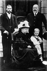 Cuatro generaciones de la realeza victoriana, tomadas en Osborne House, 5 de agosto de 1899