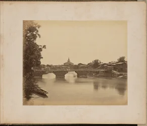 Un puente en Srinaggar sobre el Jhelum