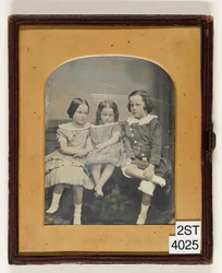 Retrato de tres niños