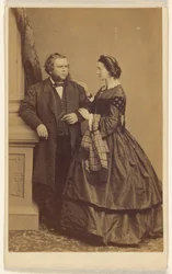 [Pareja no identificada, de pie]