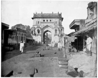 Puerta a Lucknow, India, finales del siglo XIX