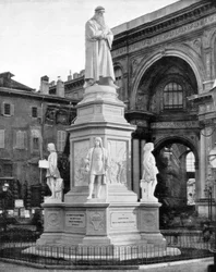 Estatua de Leonardo da Vinci, Milán, Italia, finales del siglo XIX.
