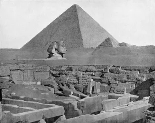 Pirámides de Gizeh y esfinge en Egipto