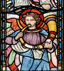 Ángel tocando una trompeta