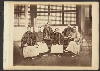 [Retrato de grupo de hombres]