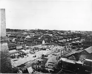Vista de la Calle Central en el Barrio Chino de Pekín, c.1870