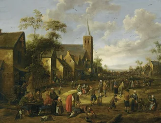 Tramo de un pueblo bullicioso con numerosas figuras, campesinos comiendo y bebiendo en una mesa en primer plano, una torre de iglesia más allá.