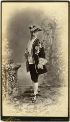 Peter Marie, Baile de disfraces