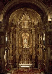 Vista de la capilla y el altar mayor