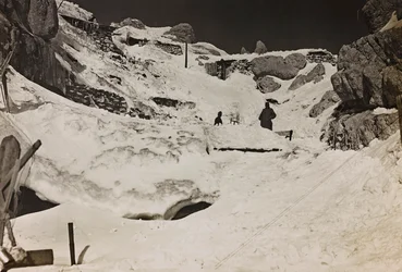 Álbum "Meine weltkriegs - Erinnerungen South-West Front (Carintia, Italia, Tirol del Sur) 31/03/1915-12/11/1918 - Josef Zohles Wien": soldados en la nieve