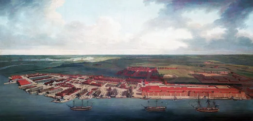 Astillero de Chatham (Inglaterra), gracias a su situación geográfica, Chatham fue el puerto más importante de la Marina Real Británica en el siglo XVII, luego en el siglo XVIII se convirtió en un importante centro de reparación y mantenimiento