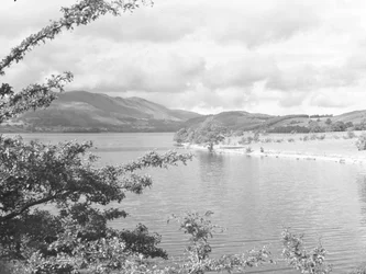 Vista de Crummock Water con los fells al fondo