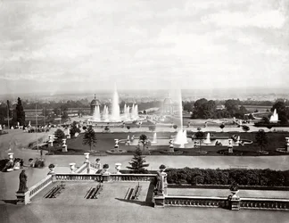 El Palacio de Cristal de Londres: terrazas y fuentes, hacia 1870