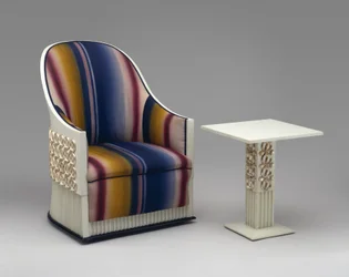 Silla Góndola, Wiener Werkstatte, c.1923 (Pintura y hoja de plata sobre madera con nácar, tapicería de reproducción)