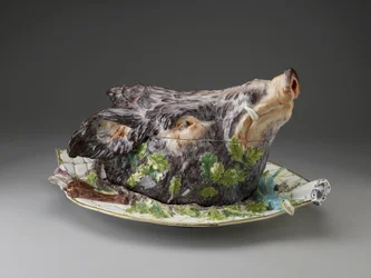 Sopera en forma de cabeza de jabalí, Fábrica de Porcelana de Chelsea, c. 1758