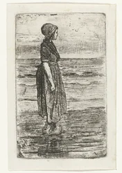 Mujer de pie en la playa