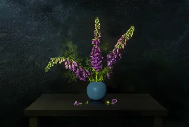 Naturaleza muerta con dedalera morada