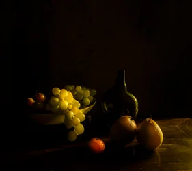 Naturaleza muerta con frutas oscuras