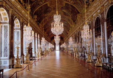 Arquitectura: vista de la Galería de los Espejos de Versalles, restaurada por el arquitecto Jules Hardouin-Mansart y construida de 1678 a 1684. Palacio de Versalles, Versalles