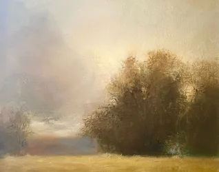 Paisaje dorado y brumoso