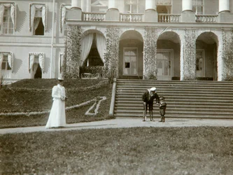 La zarina Alexandra Fyodorovna con el zarevich Alexei de Rusia, c1907-c1910