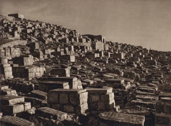 Jerusalén, Valle de Josafat con tumbas judías (foto en blanco y negro)
